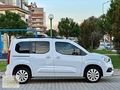 İNCİ OTOMOTİV 2023 Opel Combo 1.5 D Ultimate, Cam tavan Hatasız