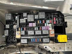 MG HS MOTOR İÇİ SİGORTA KUTUSU 10477081
