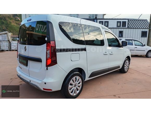 YEŞİL AUTO'dan 2023- RENAULT-EXPRESS COMBİ-DİZEL-HATASIZ