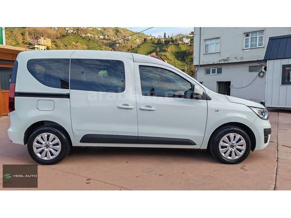 YEŞİL AUTO'dan 2023- RENAULT-EXPRESS COMBİ-DİZEL-HATASIZ