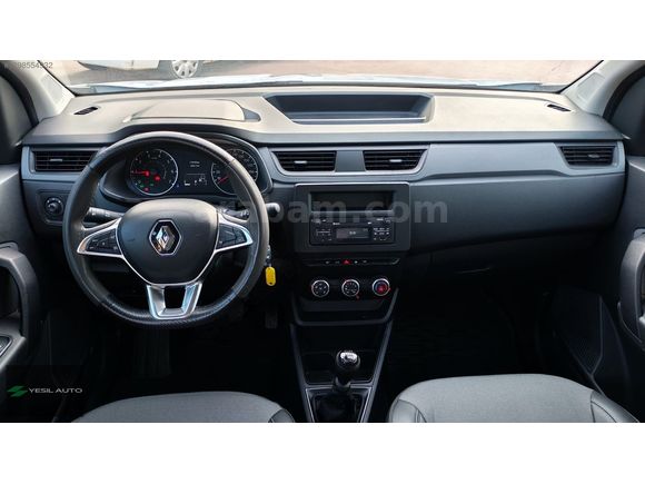 YEŞİL AUTO'dan 2023- RENAULT-EXPRESS COMBİ-DİZEL-HATASIZ