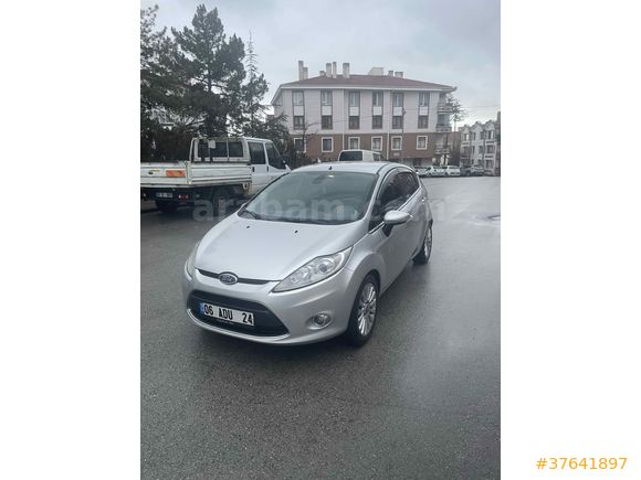 Memurdan satılık Ford Fiesta 1.4 Titanium 2009 Model 150000 orjinal