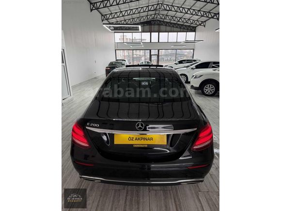ÖZ AKPINAR OTOMOTİVDEN MERCEDES E200 AVANGARDE HATASIZ BOYASIZ