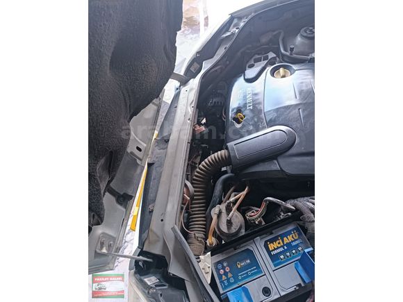 2004 MODEL RENAULT KANGO 1.5 4+1 tek değişen
