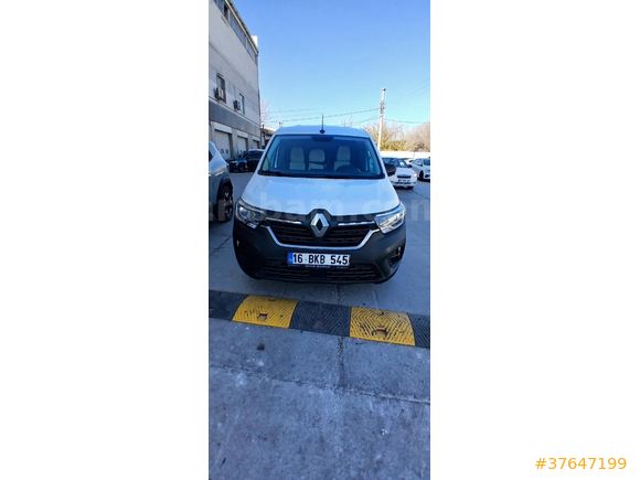 Sahibinden Renault Kangoo 1.5 BlueDCI L2 Equilibre 2024 Model