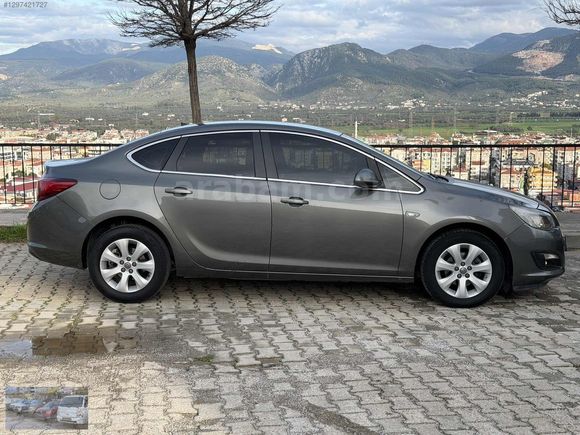 UĞUR OTODAN 2017 MODEL HATASIZ 166.870 KM OPEL ASTRA 1.6 EDİTİON