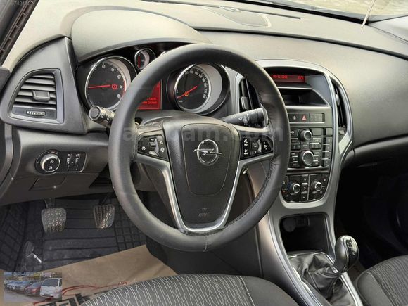 UĞUR OTODAN 2017 MODEL HATASIZ 166.870 KM OPEL ASTRA 1.6 EDİTİON
