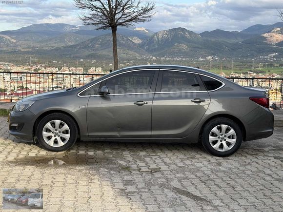UĞUR OTODAN 2017 MODEL HATASIZ 166.870 KM OPEL ASTRA 1.6 EDİTİON