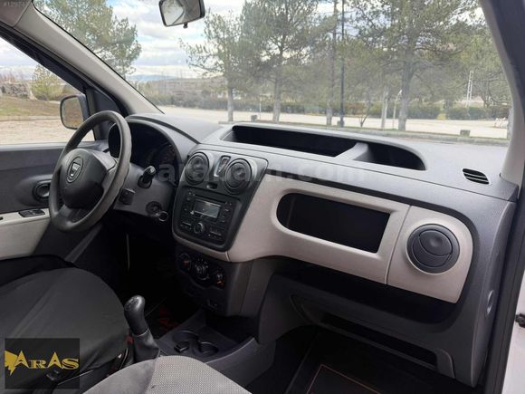 ARAS AUTO'DAN 2 PARÇA BOYALI CAM GİBİ DACİA DOKKER