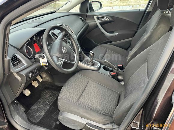 Galeriden Opel Astra 1.6 Business 2014 Model Uşak