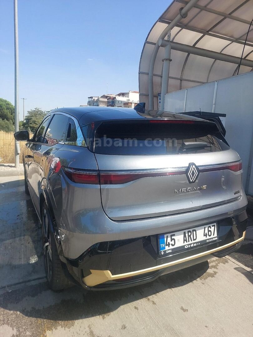 Sahibinden Renault Megane E-Tech Iconic 2023 Model Manisa 25.000 km Gri 2