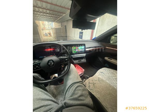45ARD467 Renault Megane E-Tech Iconic 2023 Model