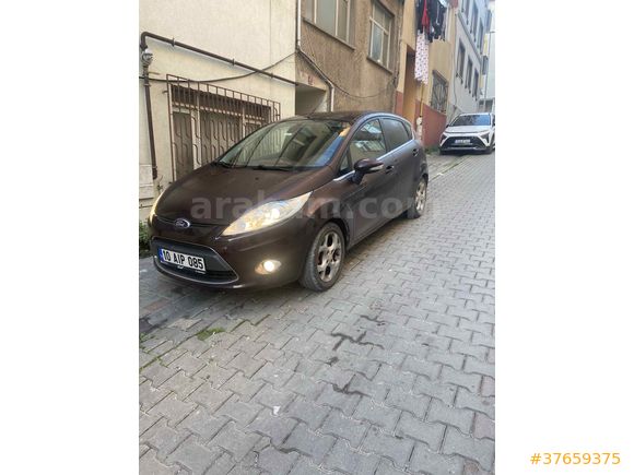 Sahibinden Ford Fiesta 1.4 TDCi Titanium 2011 Model  321.000 km Bordo