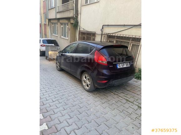 Sahibinden Ford Fiesta 1.4 TDCi Titanium 2011 Model  321.000 km Bordo