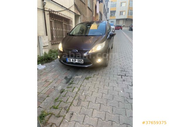 Sahibinden Ford Fiesta 1.4 TDCi Titanium 2011 Model  321.000 km Bordo