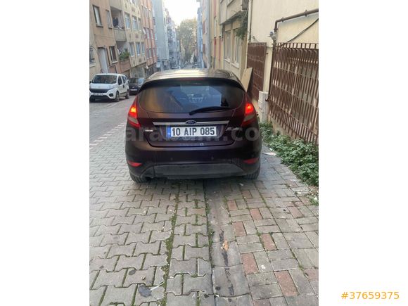 Sahibinden Ford Fiesta 1.4 TDCi Titanium 2011 Model  321.000 km Bordo