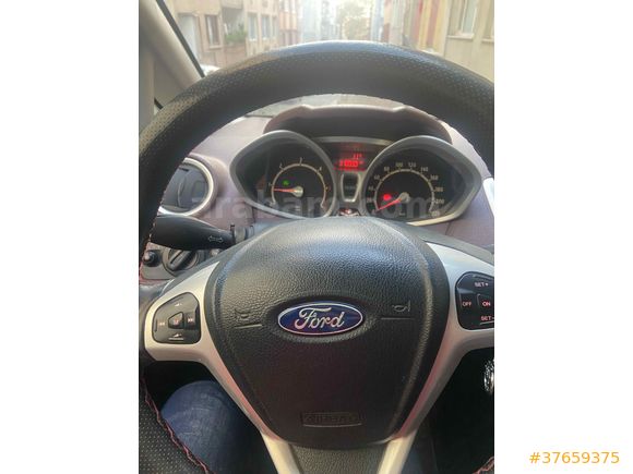 Sahibinden Ford Fiesta 1.4 TDCi Titanium 2011 Model  321.000 km Bordo