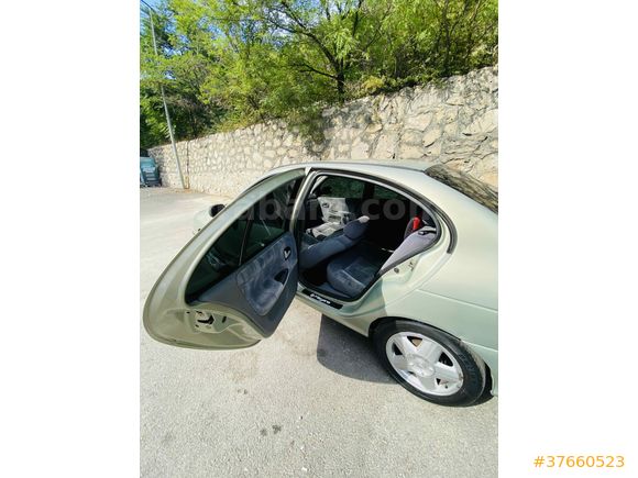 RENAULT MEGANE 1 1.6 16W 