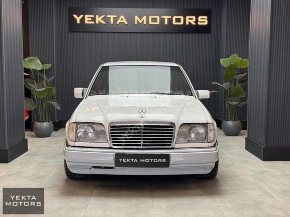 YEKTA MOTORS | MERCEDES E200 FULL ŞASEDEN OPSİYONLU İÇİ KIRMIZI