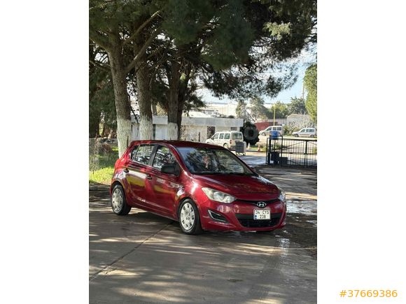 Sahibinden Hyundai i20 1.2 MPI Jump 2014 Model  176.000 km Bordo