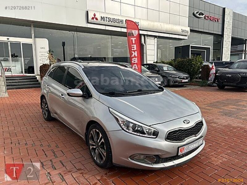 Galeriden Kia Ceed 1.6 CRDi Premium SW 2014 Model Adana 230.000 km Gri