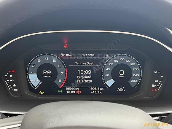 HATASIZ 2025 AUDİ Q3 35 TFSI ADVANCED (E.BAGAJ-CAM TAVAN)