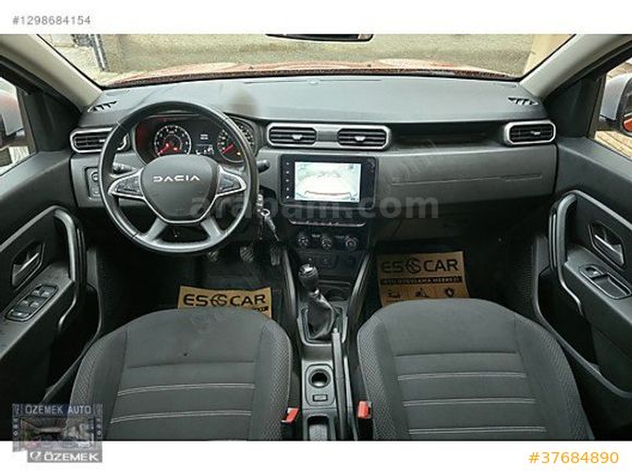 ÖZEMEK AUTO-2023-DAHA 35BİNDE-BOYA HATA YOK-EXPRESSION-MULTIMEDI