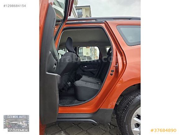 ÖZEMEK AUTO-2023-DAHA 35BİNDE-BOYA HATA YOK-EXPRESSION-MULTIMEDI