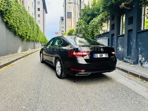 Skoda SuperB 1.4 TSI 150hp Prestige donanımlı Style 2015 Model 