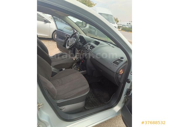 CAN 2 OTOMOTİVDEN 2004 MODEL MEGANE 1.6 16 VAYF KLİMA CAM GİBİ