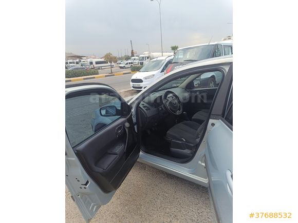 CAN 2 OTOMOTİVDEN 2004 MODEL MEGANE 1.6 16 VAYF KLİMA CAM GİBİ