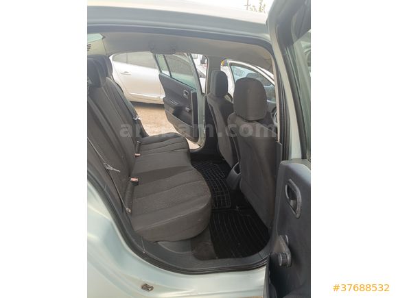 CAN 2 OTOMOTİVDEN 2004 MODEL MEGANE 1.6 16 VAYF KLİMA CAM GİBİ