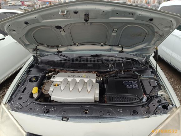 CAN 2 OTOMOTİVDEN 2004 MODEL MEGANE 1.6 16 VAYF KLİMA CAM GİBİ