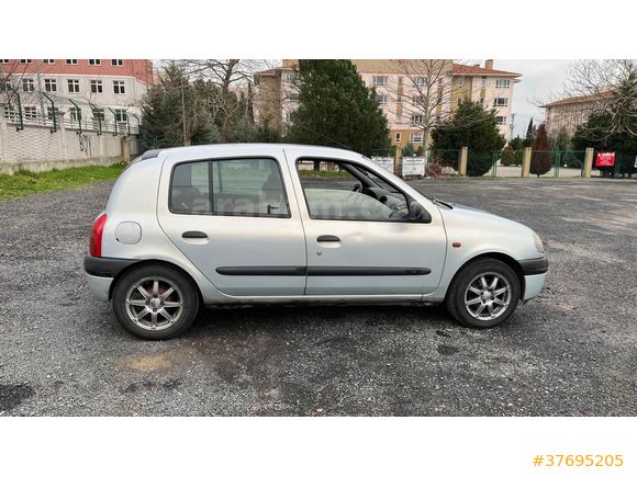 Sahibinden Renault Clio 1.4 RTA 2001 Model Yedek Anahtarı Mevcuz Temiz Clio 2