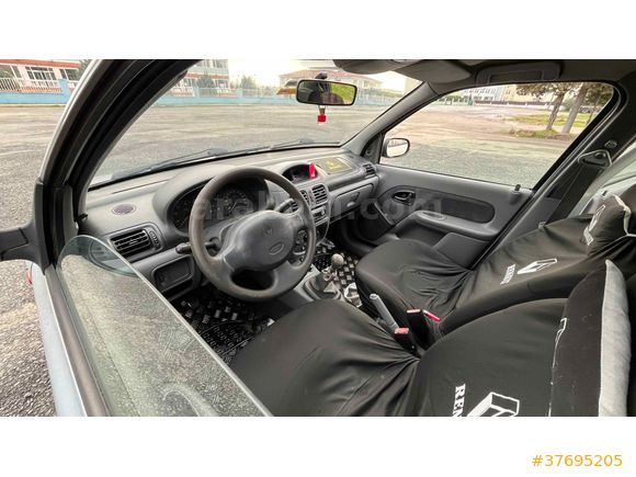 Sahibinden Renault Clio 1.4 RTA 2001 Model Yedek Anahtarı Mevcuz Temiz Clio 2