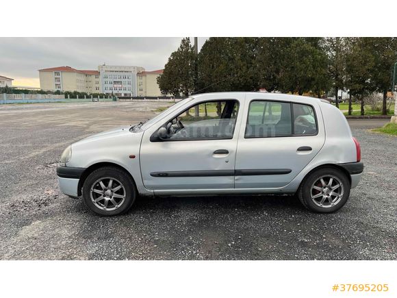 Sahibinden Renault Clio 1.4 RTA 2001 Model Yedek Anahtarı Mevcuz Temiz Clio 2