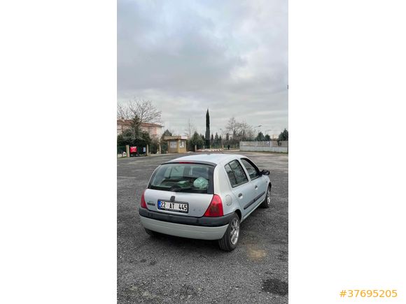 Sahibinden Renault Clio 1.4 RTA 2001 Model Yedek Anahtarı Mevcuz Temiz Clio 2