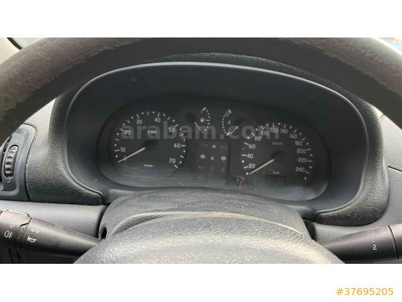 Sahibinden Renault Clio 1.4 RTA 2001 Model Yedek Anahtarı Mevcuz Temiz Clio 2