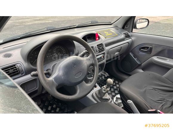 Sahibinden Renault Clio 1.4 RTA 2001 Model Yedek Anahtarı Mevcuz Temiz Clio 2