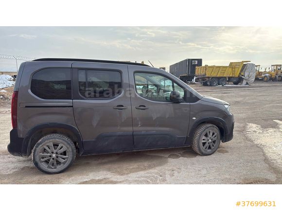 Sahibinden Peugeot Rifter 1.5 BlueHDI Allure 2023 Model 