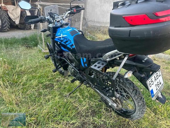 2023 MODEL SIFIR AYARINDA DAHA 2 BİN KMDE TERTEMİZ MOTORBİSİKLET