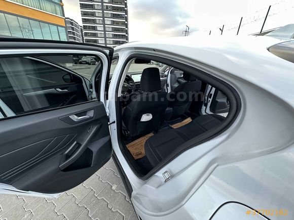 Sahibinden Ford Focus 1.5 TDCi Titanium Stil 2025 Model 