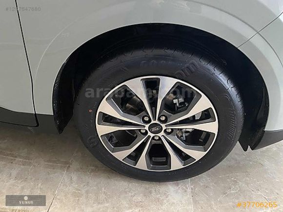 SIFIR-2026 ÇIKIŞLI FORD COURİER-1,5 DİZEL-TİTANYUM+EXTRALI