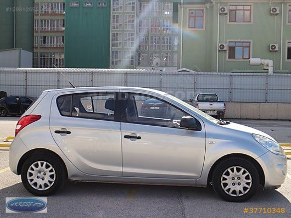 ORJİNAL 98.000KMDE HYUNDAİ İ20 1.2 TEAM ABS KLİMA GÜMÜŞ GRİ