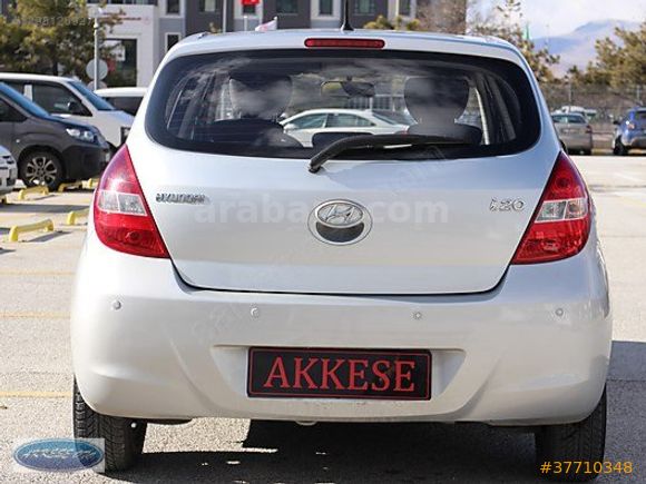 ORJİNAL 98.000KMDE HYUNDAİ İ20 1.2 TEAM ABS KLİMA GÜMÜŞ GRİ