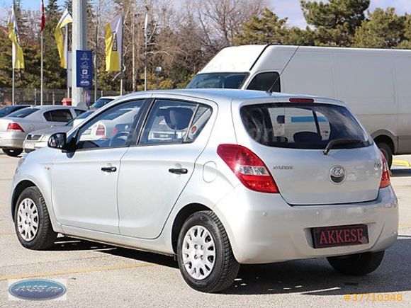 ORJİNAL 98.000KMDE HYUNDAİ İ20 1.2 TEAM ABS KLİMA GÜMÜŞ GRİ
