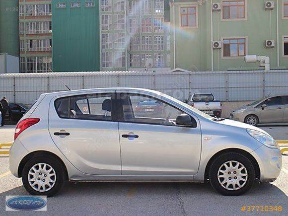 ORJİNAL 98.000KMDE HYUNDAİ İ20 1.2 TEAM ABS KLİMA GÜMÜŞ GRİ