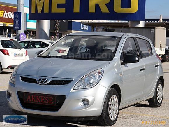 ORJİNAL 98.000KMDE HYUNDAİ İ20 1.2 TEAM ABS KLİMA GÜMÜŞ GRİ