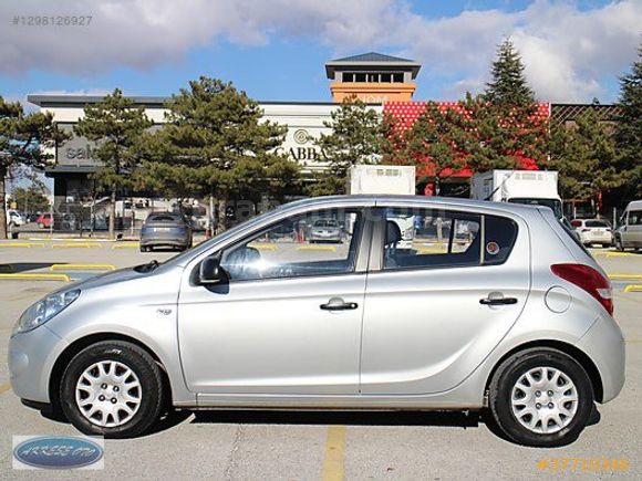 ORJİNAL 98.000KMDE HYUNDAİ İ20 1.2 TEAM ABS KLİMA GÜMÜŞ GRİ