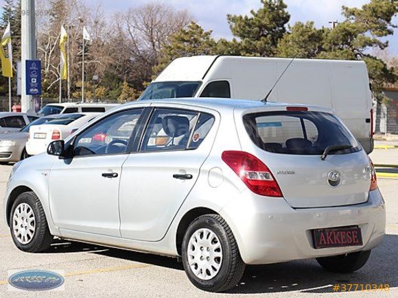 ORJİNAL 98.000KMDE HYUNDAİ İ20 1.2 TEAM ABS KLİMA GÜMÜŞ GRİ
